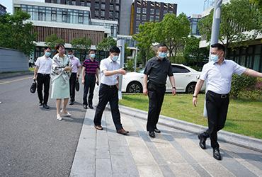 烈日炎炎，領(lǐng)導(dǎo)送信心|閔行區(qū)委委員、區(qū)人民檢察院黨組書記、檢察長胡春健帶隊赴寶開智能開展大走訪、大排查