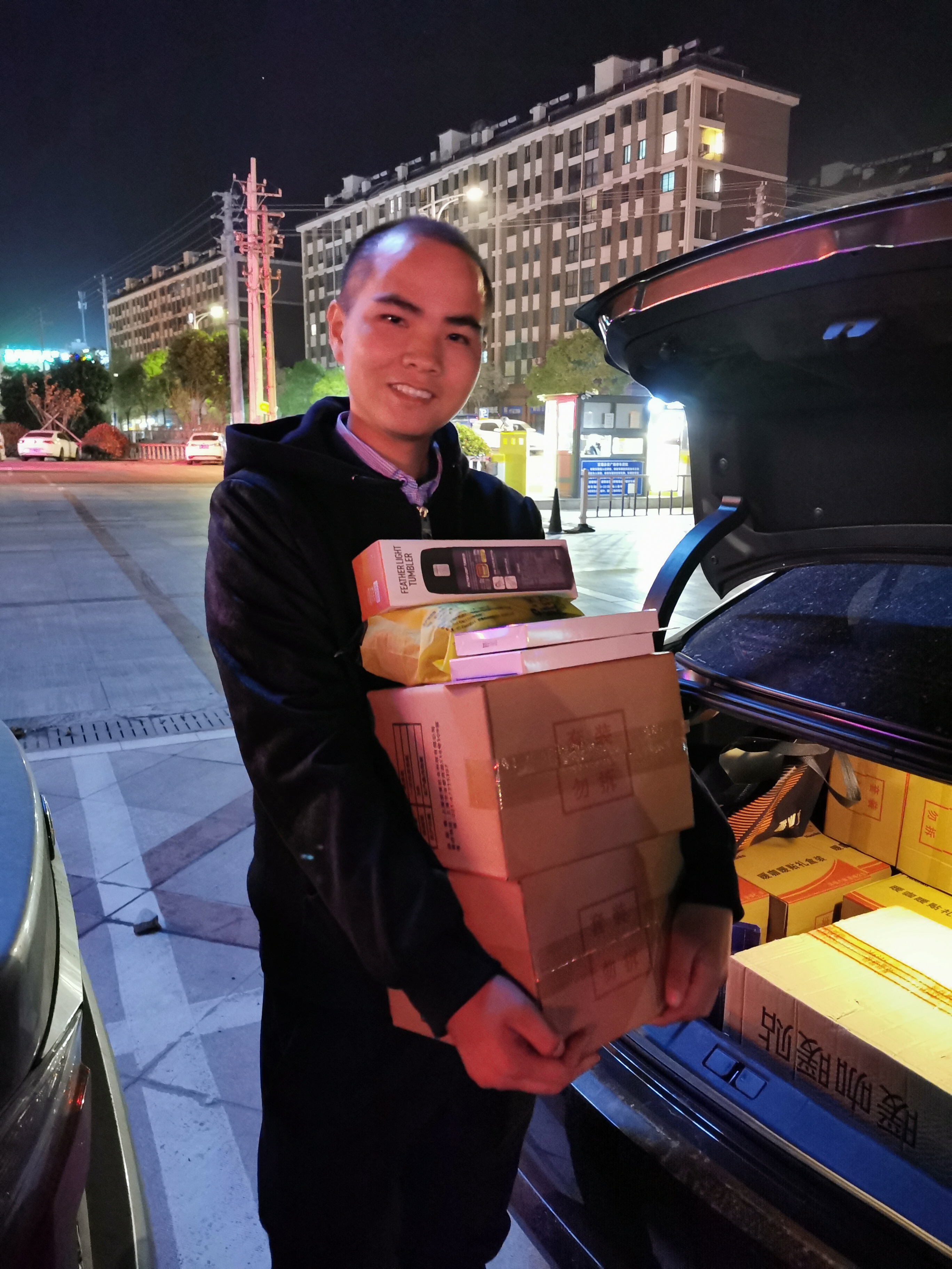 11月中旬，寶開工會組織開展“走一線、送溫暖”關愛員工暖冬行動。